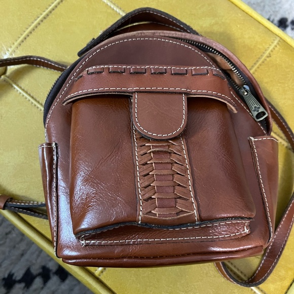 Patricia Nash Leather Backpack. Comes with dust bag - Picture 9 of 11